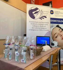 Dzień kobiet w Liceum. Kliknij, aby powiększyć zdjęcie.